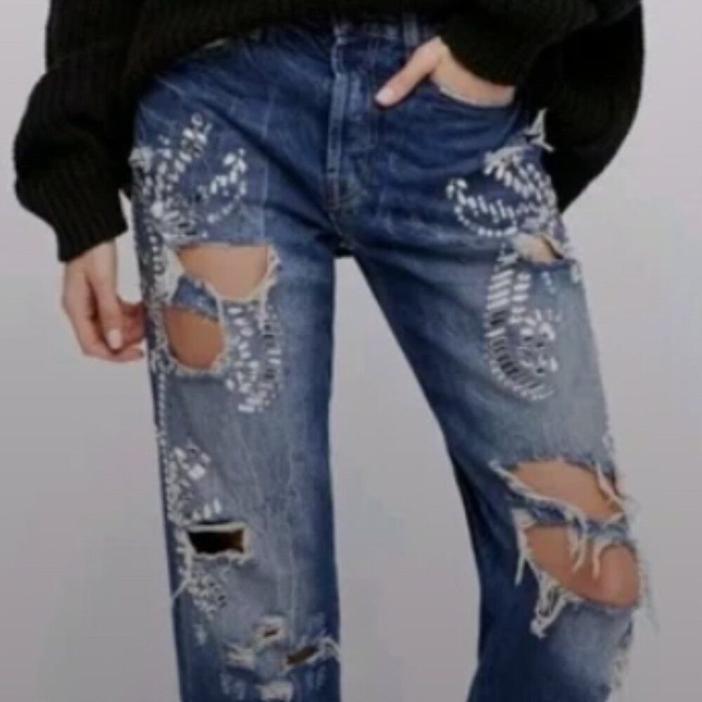 NEW FREE PEOPLE CEM EMBELLISHED BOYFRIEND JEANS 26 NEW NWT - Picture 2 of 5